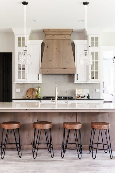 Interior design of beautiful kitchen featured in Utah’s 2020 Parade of Homes. Designed by interior designer Erica LeMaster Sargent. 